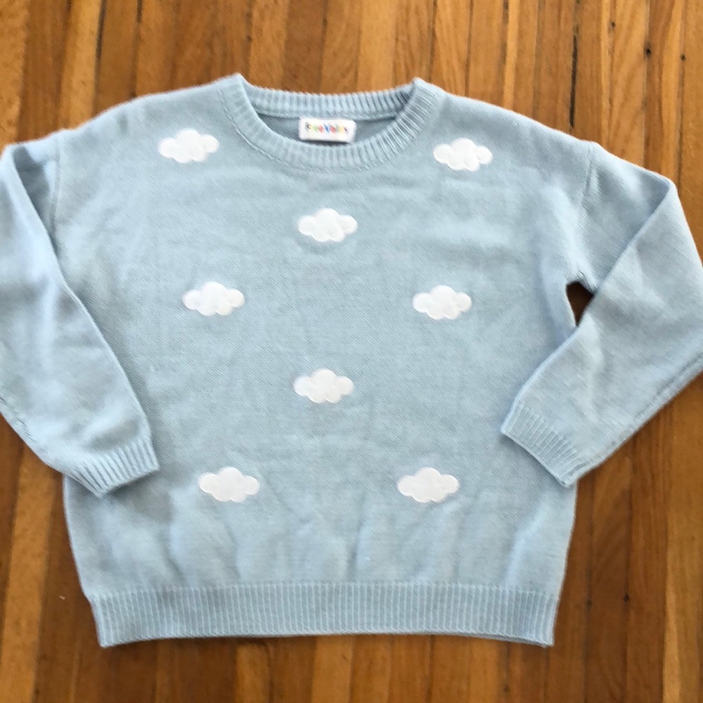 Free valley sweater with white cloud appliqué
